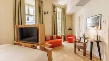 Zimmersafe, Verdunkelungsvorhänge, schallisolierte Zimmer