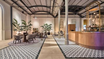 Coin salon dans le hall