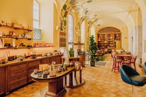 Daily cooked-to-order breakfast for a fee - Wilde Aparthotels Vienna Fleischmarkt (Vienna)