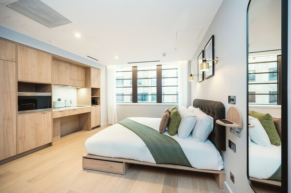 Accessible Studio Sleeps 2 | Free WiFi, bed sheets