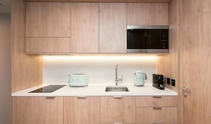 Estudi familiar (Sleeps 4) | Cuina privada | Cafetera exprés, cafetera i tetera i bullidora elèctrica