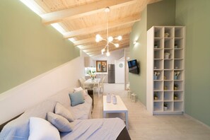 Smart TV - Feels Like Home - The Loft in the heart of Rethymno Old Town (Rethymno)