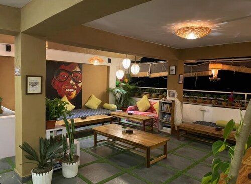 Mellow Fellow Rooms And Hostel