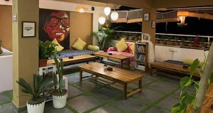 Mellow Fellow Rooms And Hostel