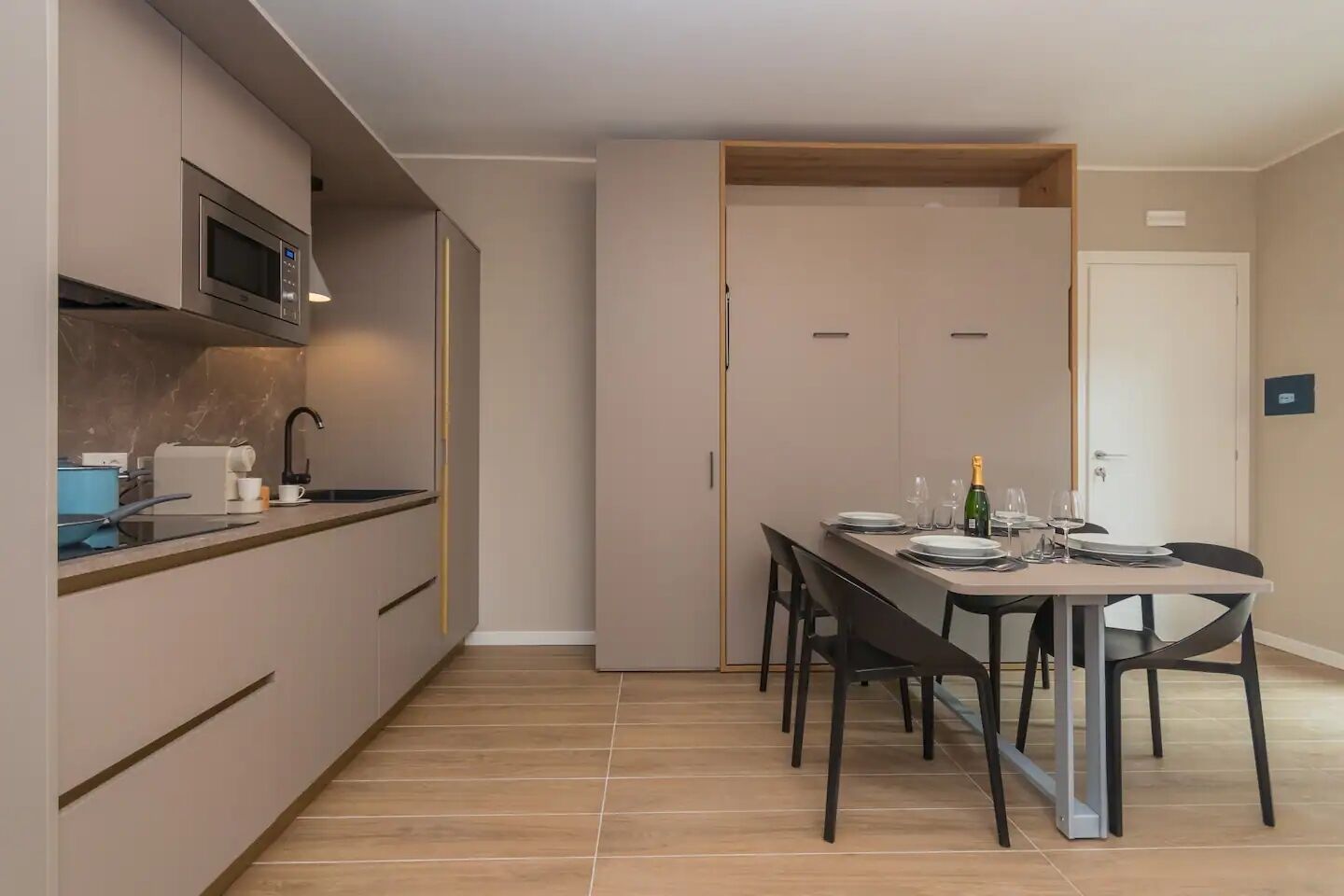 冰箱、微波炉、炉灶、洗碗机