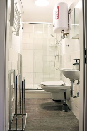 Bathroom - Beautiful apartment for 2 people with WIFI, TV, terrace and pets allowed (Neustrelitz)