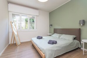 2 多间卧室、熨斗/熨衣板、WiFi、床单