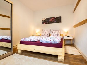 1 bedroom, free WiFi, bed sheets - Lovely apartment for 2 guests with WIFI, TV, terrace and pets allowed (Neustrelitz)