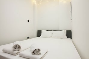 1 habitación, tabla de planchar con plancha y wifi gratis 