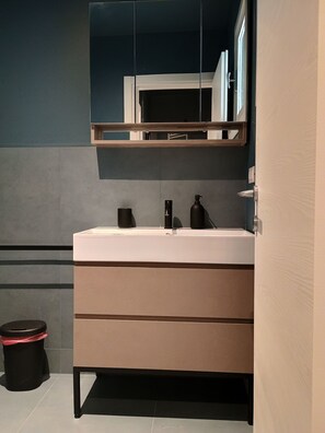 Hair dryer, towels