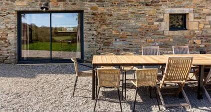 Family home in the forest near Lac de Guerledan