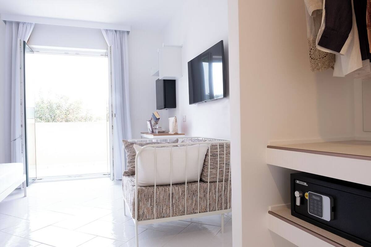 Habitación Confort, balcón | Ropa de cama de alta calidad, minibar, caja fuerte y cortinas opacas