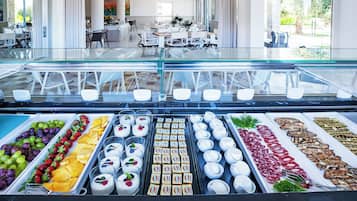 ๋งค์ผ ๋ทํ ๋ฌด๋ฃ ์์นจ ์์ฌ ํฌํจ