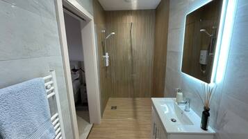 Apartment | Bathroom