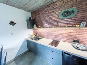 Microwave, dishwasher
