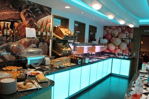 Free daily buffet breakfast