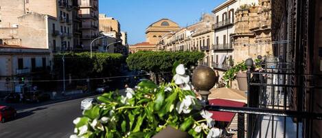 المنطقة المحيطة بالمنشأة