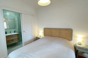 1 chambre, fer et planche à repasser, lit parapluie, Wi-Fi gratuit