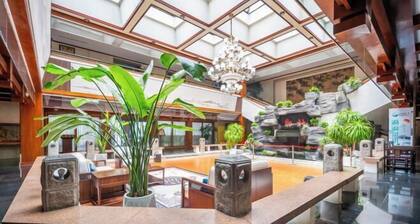 Taibai Restaurant Boutique Garden Hotel (West to Jining North Bus Station)