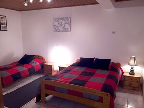 3 bedrooms, in-room safe, iron/ironing board, travel cot