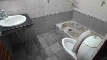 Deluxe Double Room, Mountain View | Bathroom | Towels, soap, shampoo, toilet paper