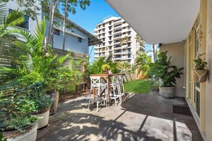Outdoor dining - 2 Bedroom GF Apartment with Garden @ Surf Dance (Sunshine Coast)