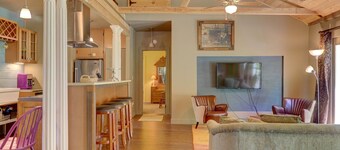 The Lodge- 3-bedroom with WiFi, AC and seasonal heated pool in gorgeous Amenia