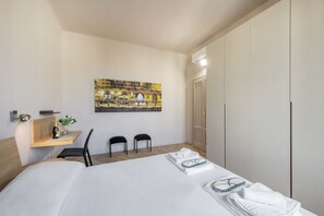2 bedrooms, desk, iron/ironing board, WiFi