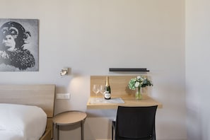 2 soverom, skrivebord, strykejern/-brett og wi-fi