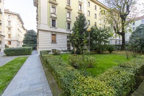 Property grounds - LAURANA, 6 – Spacious and bright apartment (Milano)