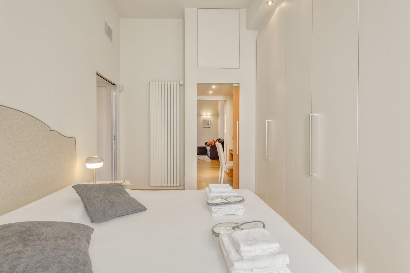 1 habitación, escritorio, tabla de planchar con plancha y wifi 