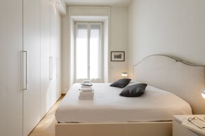 1 bedroom, desk, iron/ironing board, WiFi