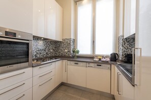 Réfrigérateur, four, plaque de cuisson, lave-vaisselle