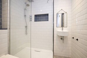 Apartemen Keluarga, pemandangan kota | Kamar mandi