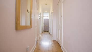 2 bedrooms, iron/ironing board, free WiFi