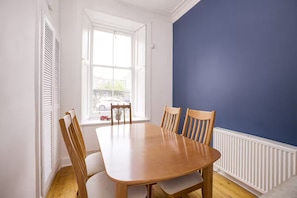 Dining room - Splendid 2bed Apt near Haymarket (Edinburgh)