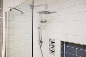 Bathroom - Splendid 2bed Apt near Haymarket (Edinburgh)