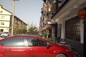 Property grounds - Yilan Guesthouse (Tongxiang)