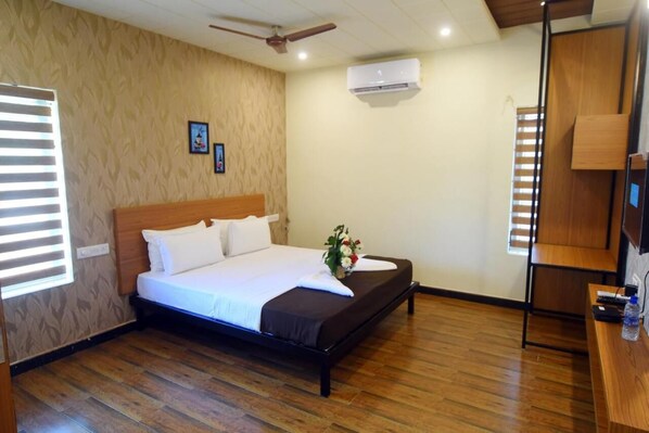 مساحة عمل للكمبيوتر المحمول وواي فاي مجانًا وملاءات أسرّة