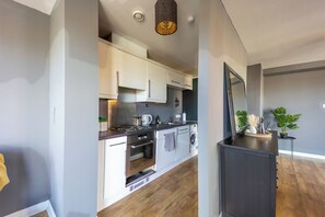 Ofen, Herdplatte, Geschirrspüler, Wasserkocher