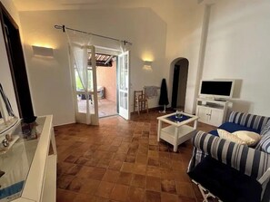 Superior Villa, Sea View | Living area