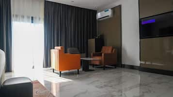 Family Room, Balcony, City View