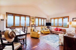 Villa, Balcony, Hill View | Living area | Flat-screen TV - Villa Pietraia (Certaldo)