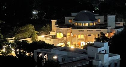 Spacious 7-bedroom villa in terrific Chennaion the beach side with WiFi, AC