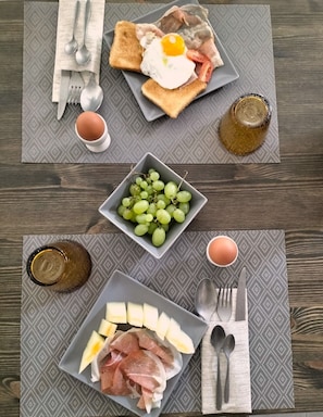 Free daily continental breakfast