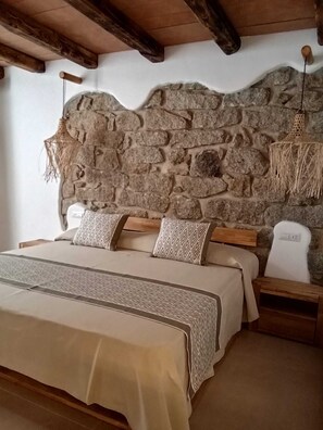 Chambre triple Deluxe | Coffre-fort, bureau, système d’insonorisation, accès au Wi-Fi (inclus)