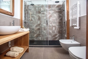 Classic Double or Twin Room | In-room safe, desk, soundproofing, free WiFi - LOCANDA IL BUSCIOLOTTO (Santa Teresa Gallura)