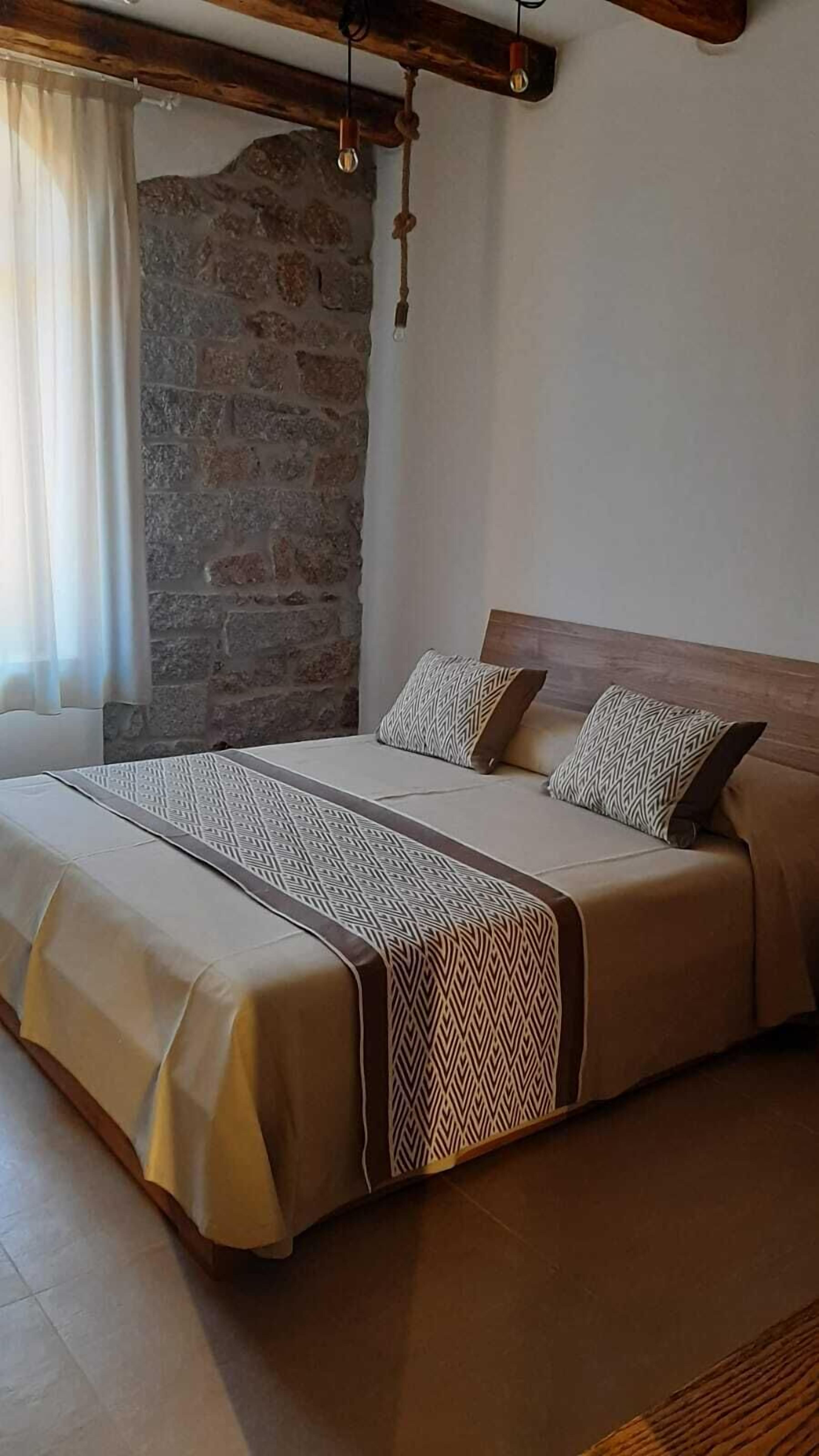 Classic Room | In-room safe, desk, soundproofing, free WiFi