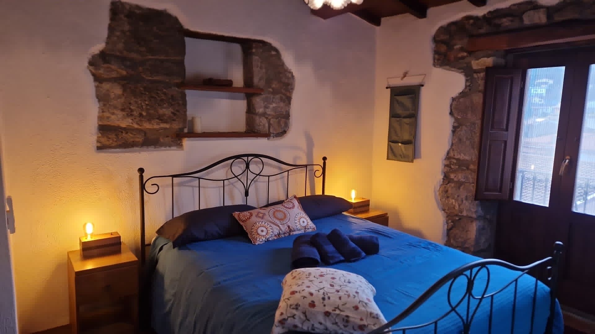 Deluxe Suite, 2 Bedrooms, Air conditioning, Mountain View