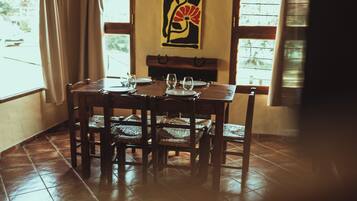 Caja de seguridad en la habitación y sistema de insonorización